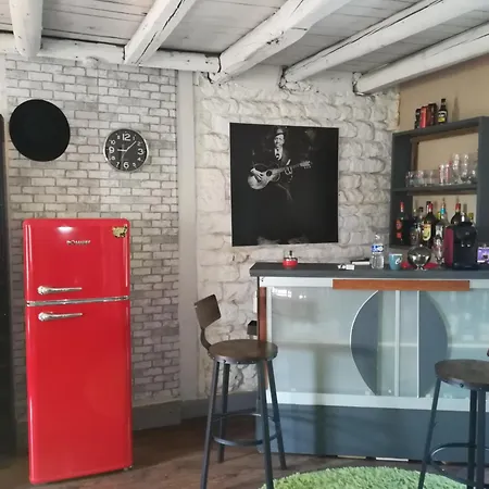 Apiculteur Loue 2 Dans Cadre Verdoyant Pagny-sur-Meuse