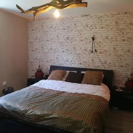 Apiculteur Loue 2 Dans Cadre Verdoyant